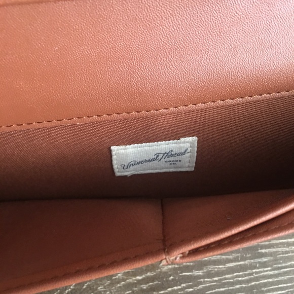 Beautiful Universal Thread Wallet - Picture 3 of 4